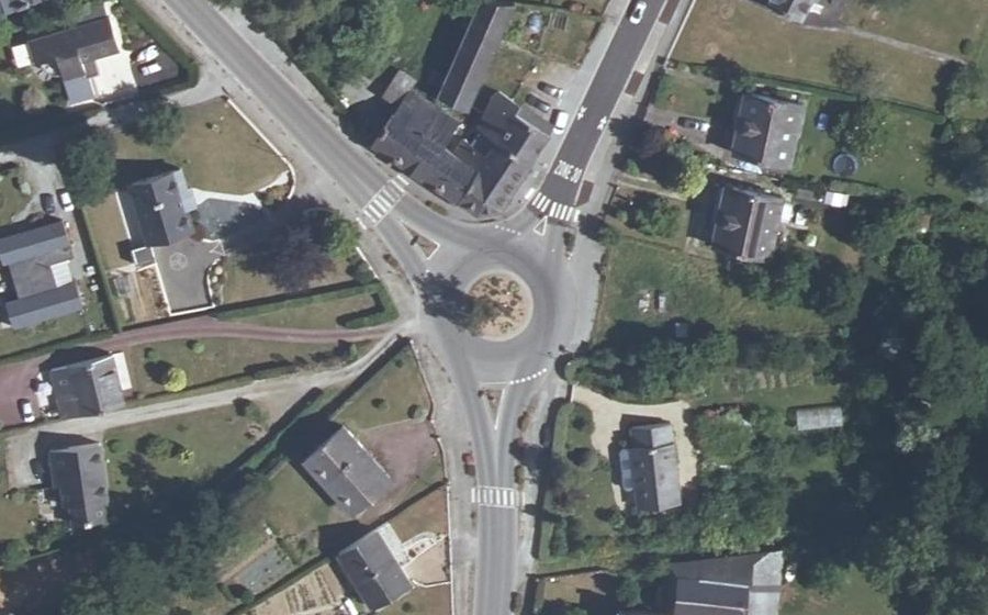 Vue aérienne du Rond-point anonyme n°85442642