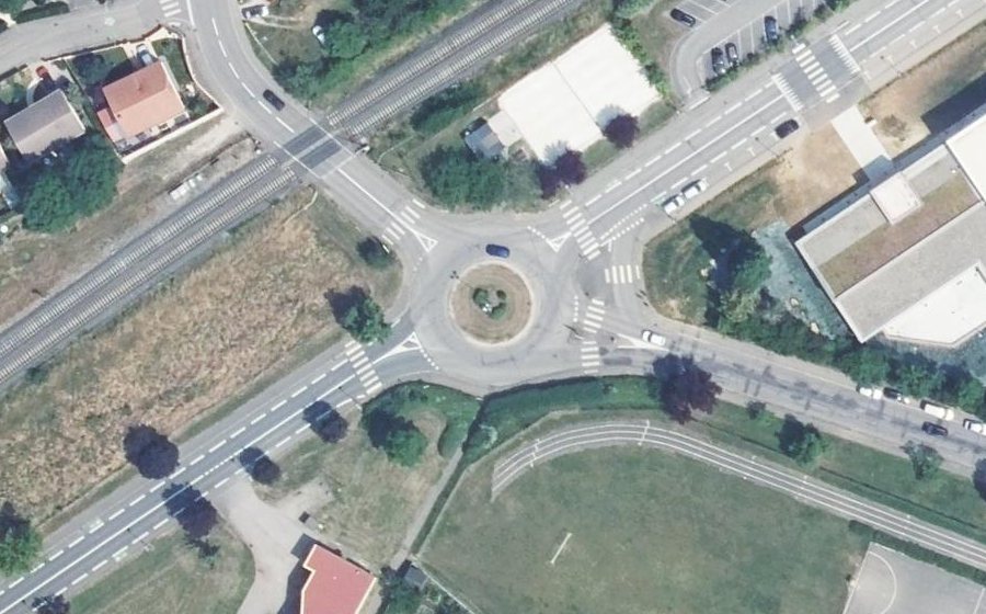 Vue aérienne du Rond-point anonyme n°85443795