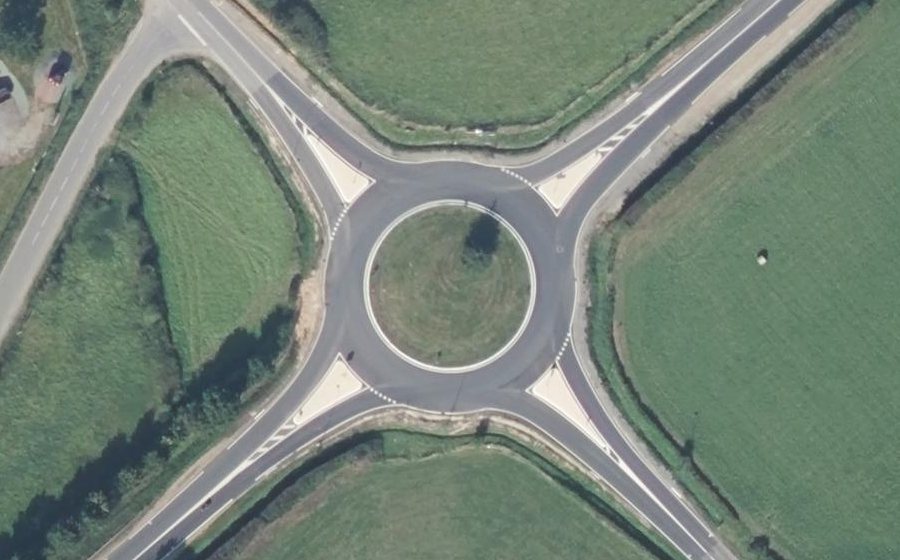 Vue aérienne du Rond-point anonyme n°85456673