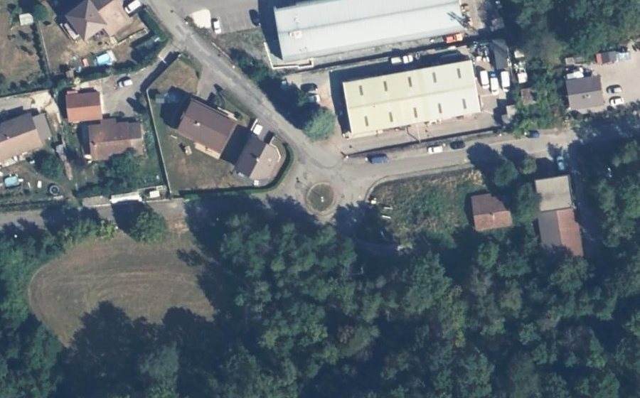 Vue aérienne du Rond-point anonyme n°854653382