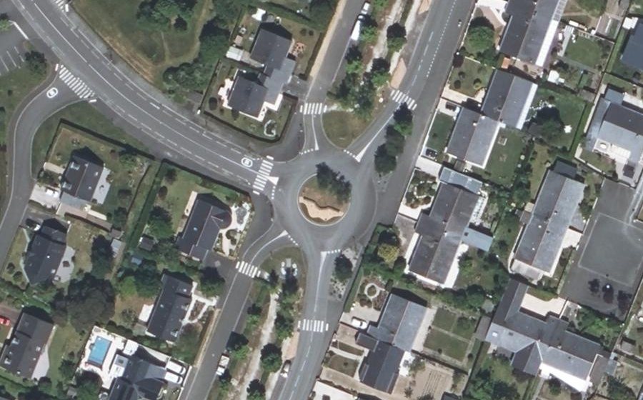 Vue aérienne du Rond-point anonyme n°85468674