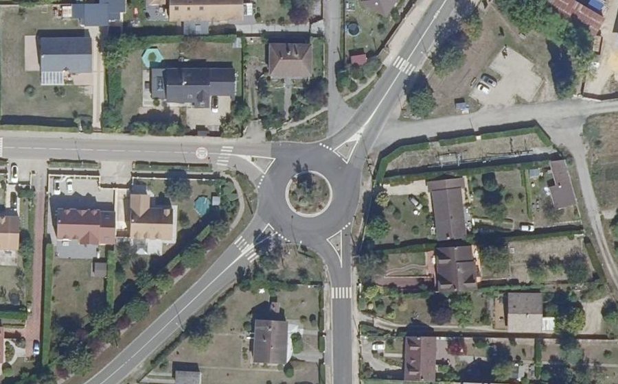Vue aérienne du Rond-point anonyme n°854855700