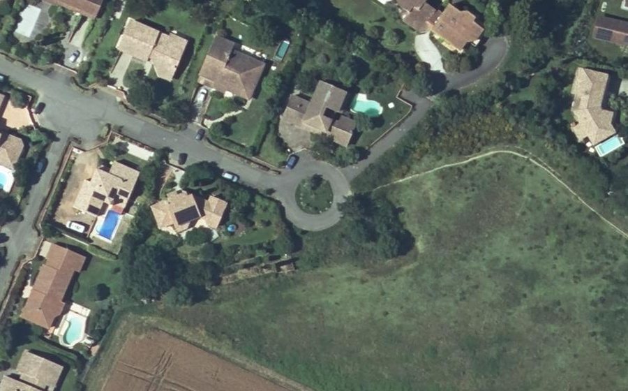 Vue aérienne du Rond-point anonyme n°85490163
