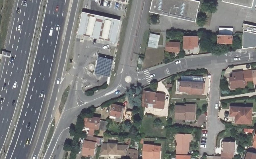 Vue aérienne du Rond-point anonyme n°854915152