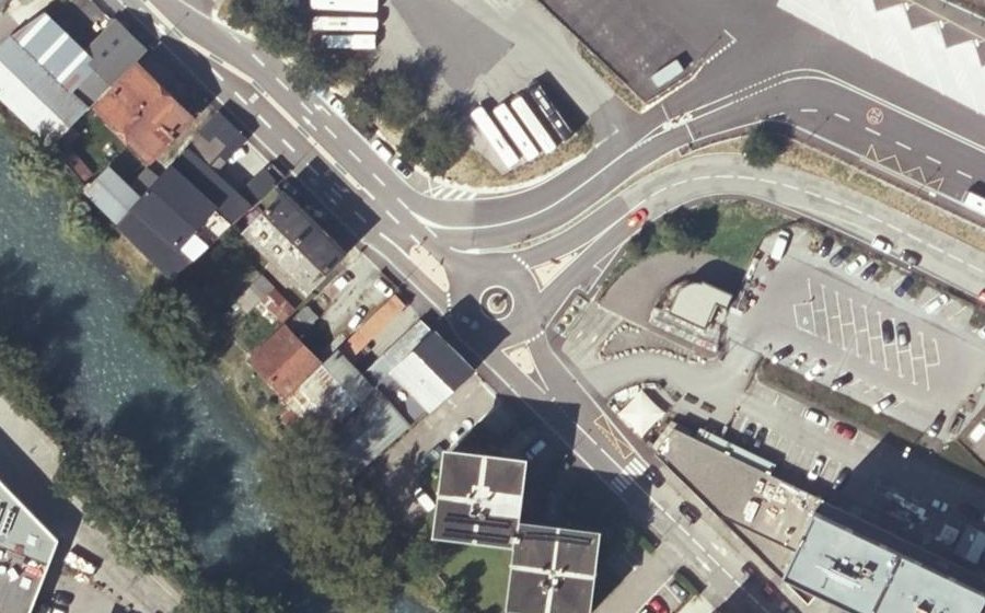 Vue aérienne du Rond-point anonyme n°854939802