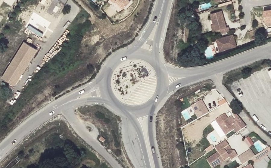 Vue aérienne du Rond-point anonyme n°85536063