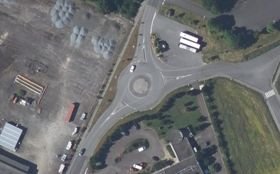 Vue aérienne du Rond-point anonyme n°855378041