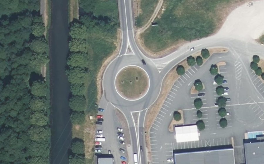Vue aérienne du Rond-point anonyme n°85553305