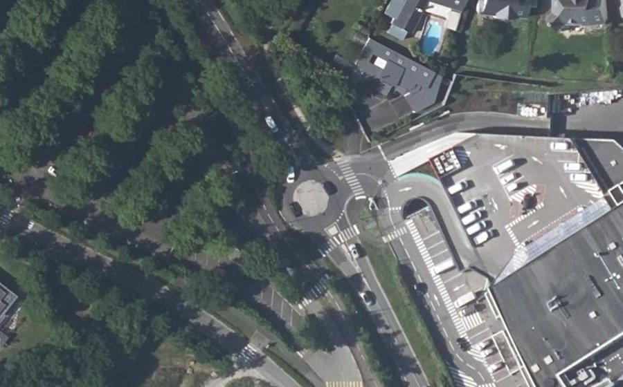 Vue aérienne du Rond-point anonyme n°855632700