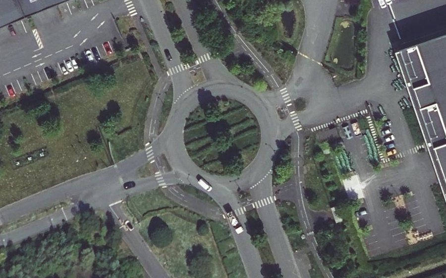 Vue aérienne du Rond-point anonyme n°85581358