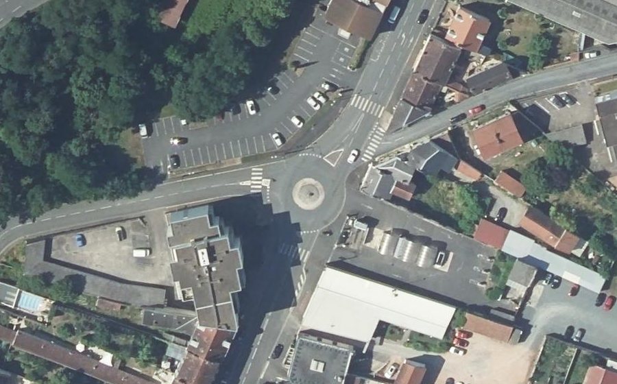 Vue aérienne du Rond-point anonyme n°8559440