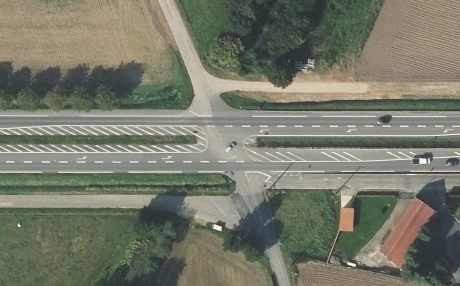 Vue aérienne du Rond-point anonyme n°856115413