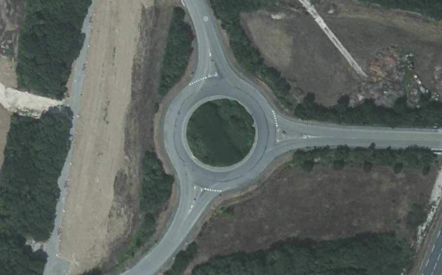 Vue aérienne du Rond-point anonyme n°85645098