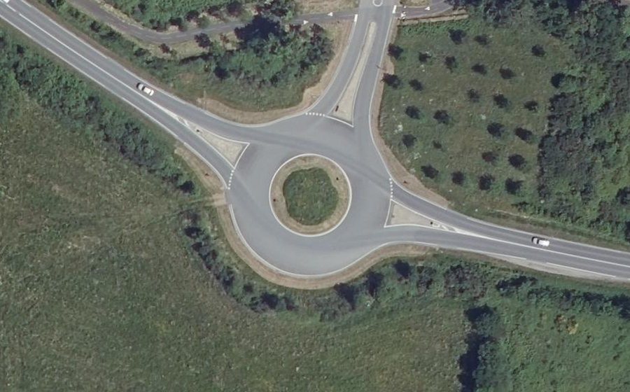 Vue aérienne du Rond-point anonyme n°85659239