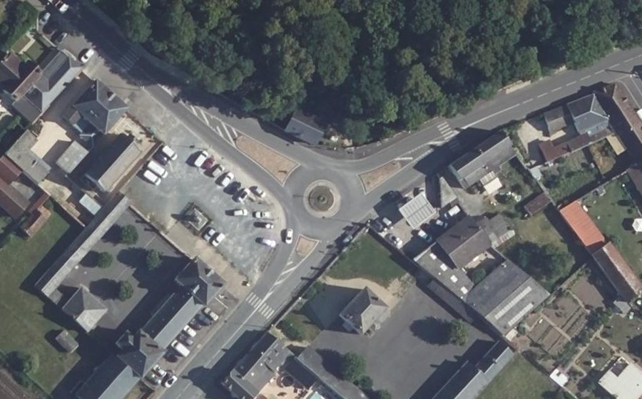 Vue aérienne du Rond-point anonyme n°85673972