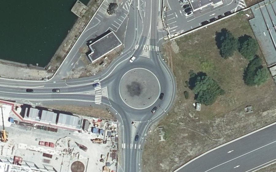 Vue aérienne du Rond-point anonyme n°856930616