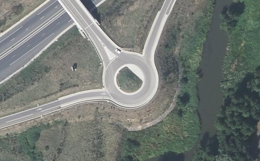 Vue aérienne du Rond-point anonyme n°856942196