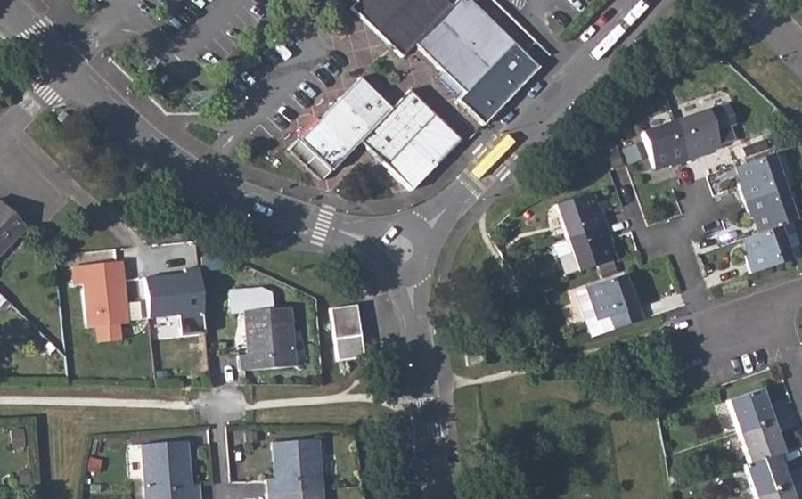 Vue aérienne du Rond-point anonyme n°857093597