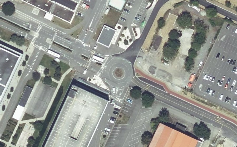 Vue aérienne du Rond-point anonyme n°857246939