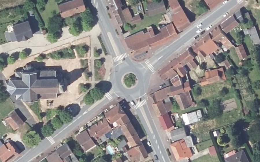 Vue aérienne du Rond-point anonyme n°85733730