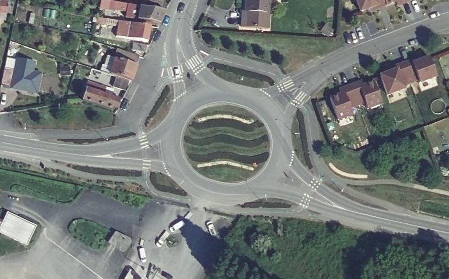 Vue aérienne du Rond-point anonyme n°857488476