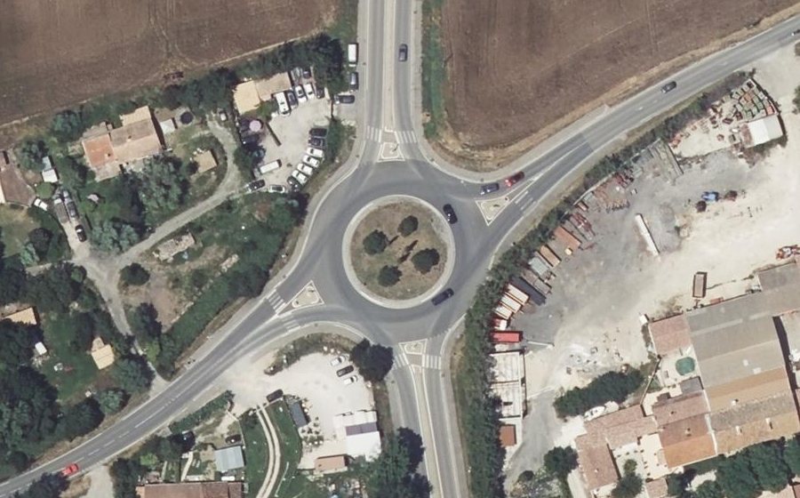 Vue aérienne du Rond-point anonyme n°85766215