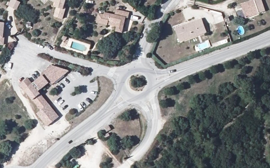 Vue aérienne du Rond-point anonyme n°857665178