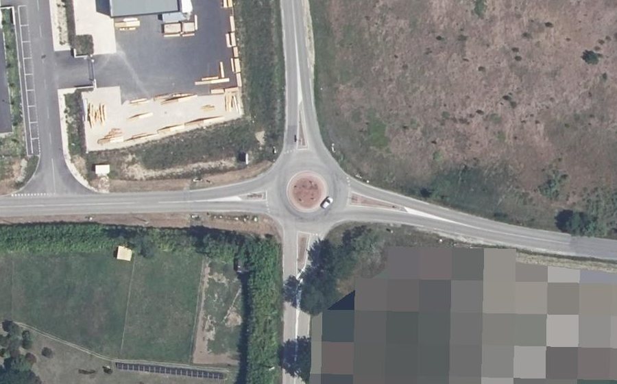 Vue aérienne du Rond-point anonyme n°857693188