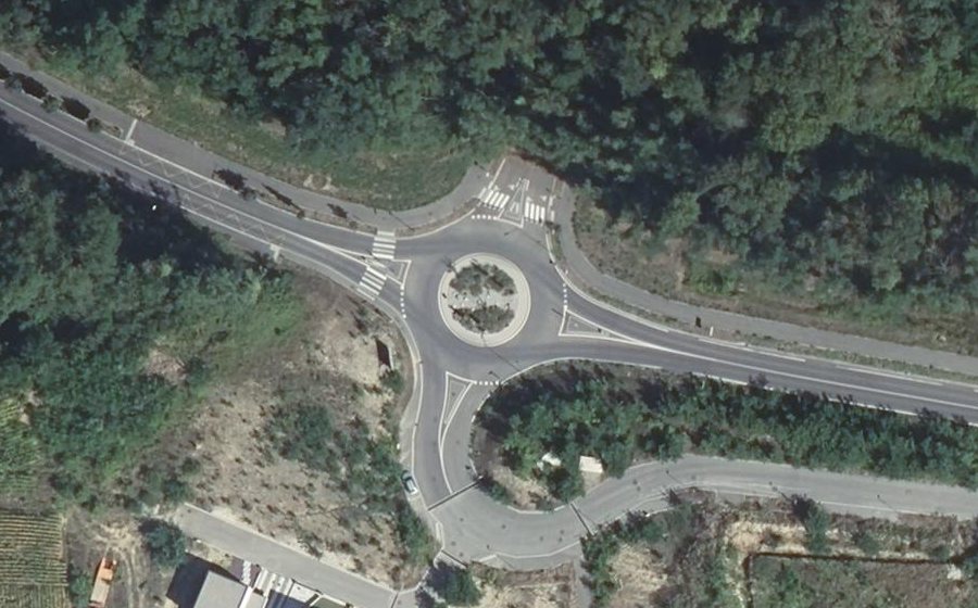 Vue aérienne du Rond-point anonyme n°857770365