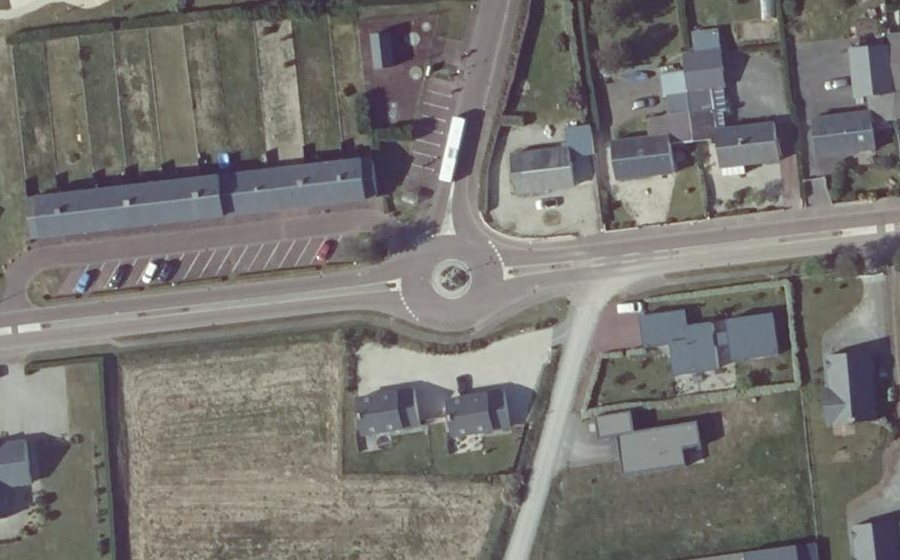 Vue aérienne du Rond-point anonyme n°857796413