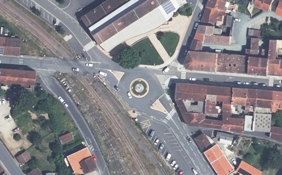 Vue aérienne du Rond-point anonyme n°85801413