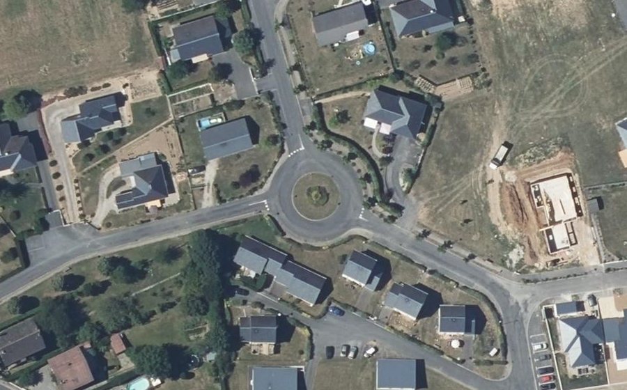 Vue aérienne du Rond-point anonyme n°85811850