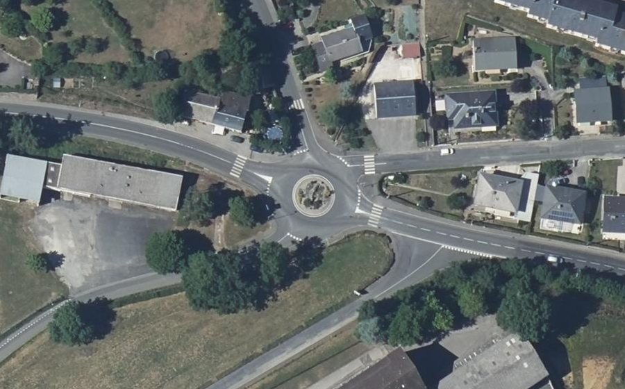 Vue aérienne du Rond-point anonyme n°85853058