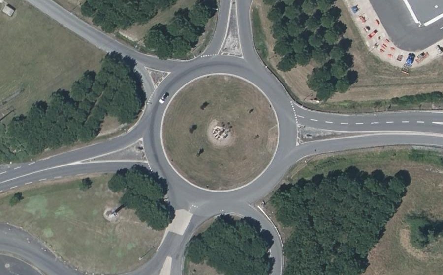 Vue aérienne du Rond-point anonyme n°858563221