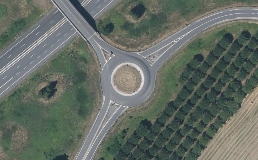 Vue aérienne du Rond-point anonyme n°858563224