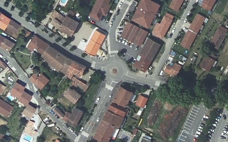 Vue aérienne du Rond-point anonyme n°858668534