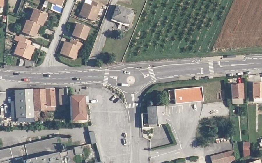 Vue aérienne du Rond-point anonyme n°858697900
