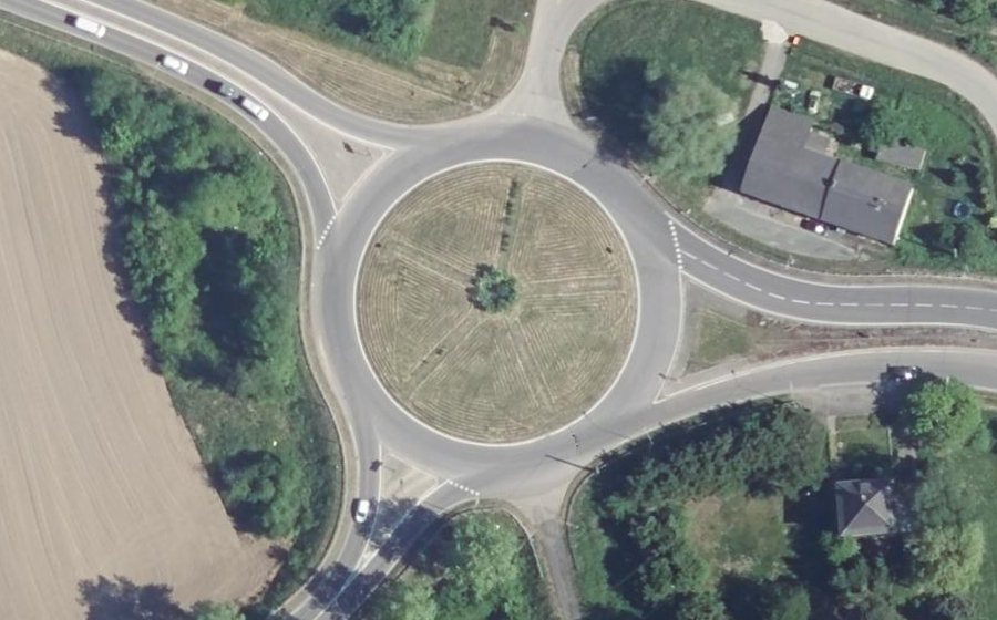 Vue aérienne du Rond-point anonyme n°8589414