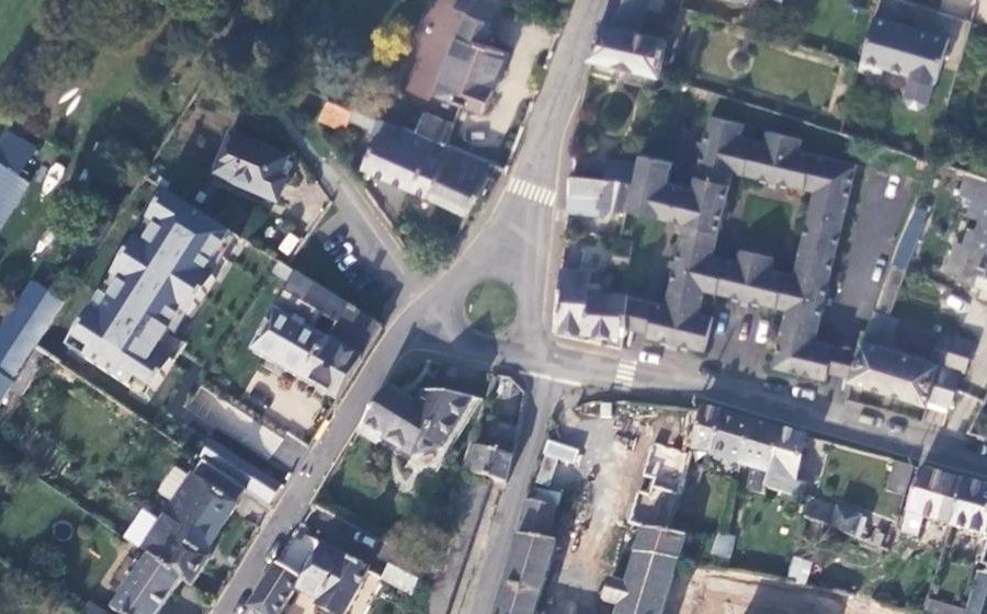 Vue aérienne du Rond-point anonyme n°85923555