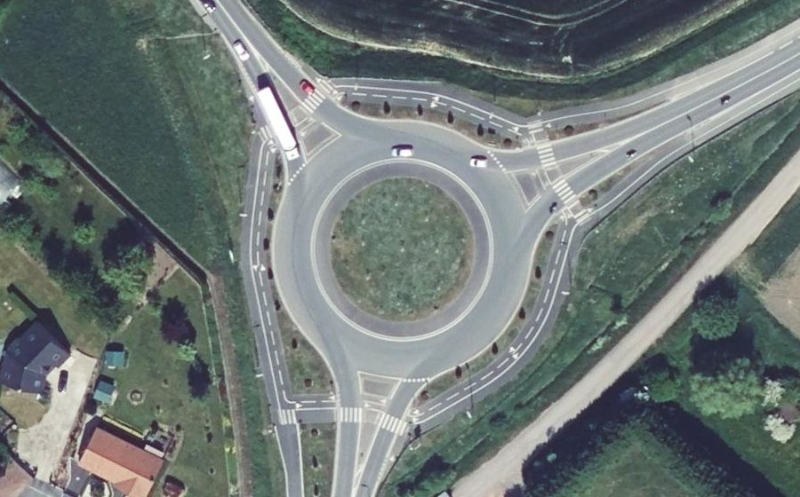 Vue aérienne du Rond-point anonyme n°859433520