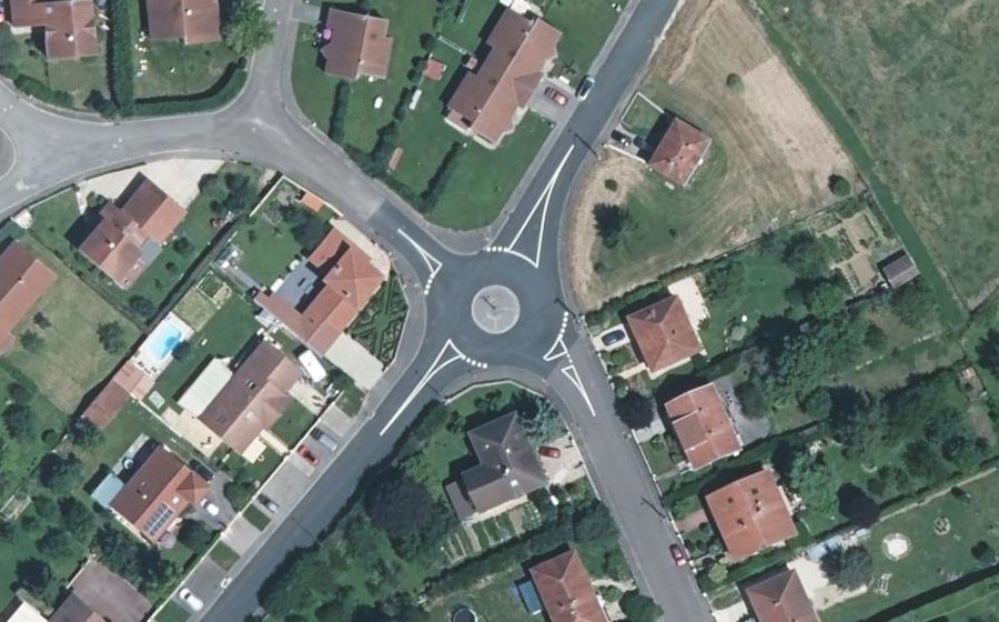 Vue aérienne du Rond-point anonyme n°85977662