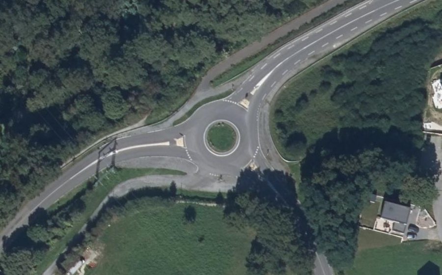 Vue aérienne du Rond-point anonyme n°859814813