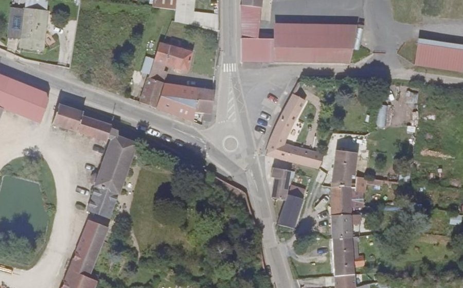 Vue aérienne du Rond-point anonyme n°860139664