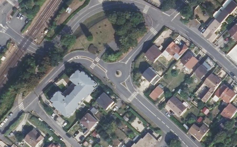 Vue aérienne du Rond-point anonyme n°860314029