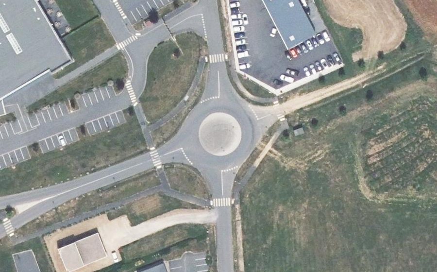 Vue aérienne du Rond-point anonyme n°860329981