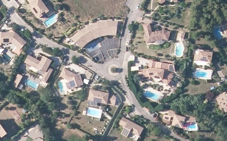 Vue aérienne du Rond-point anonyme n°860344033