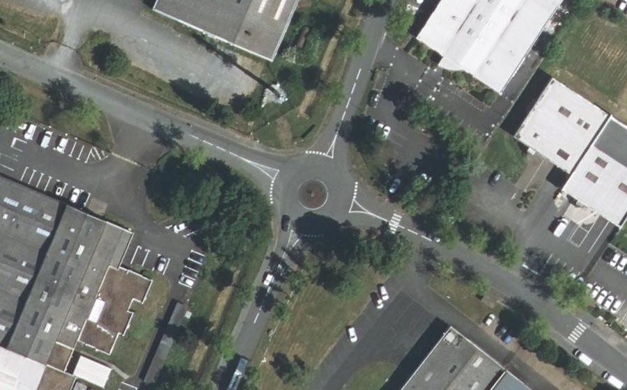 Vue aérienne du Rond-point anonyme n°86052036