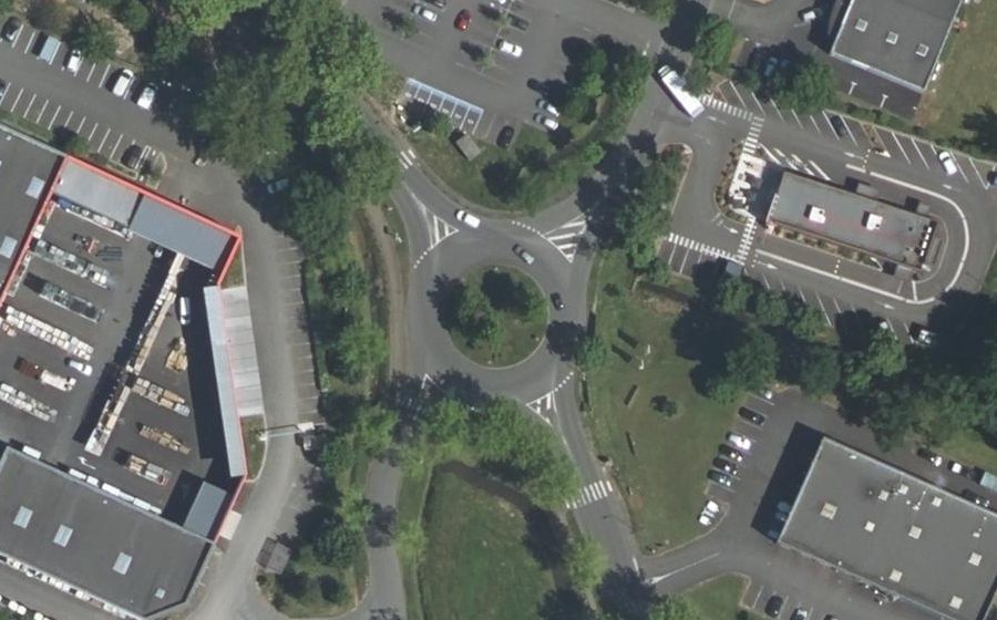 Vue aérienne du Rond-point anonyme n°86055872