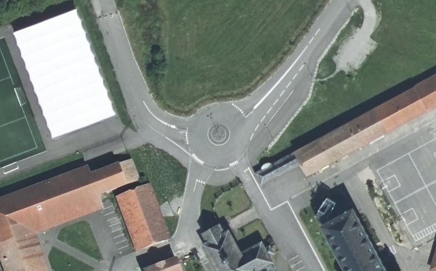 Vue aérienne du Rond-point anonyme n°860645343
