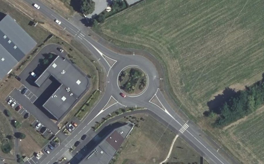 Vue aérienne du Rond-point anonyme n°8606793